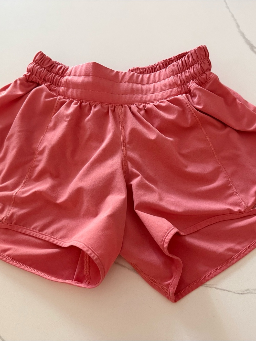 Lululemon 2.5” hotty hot shorts